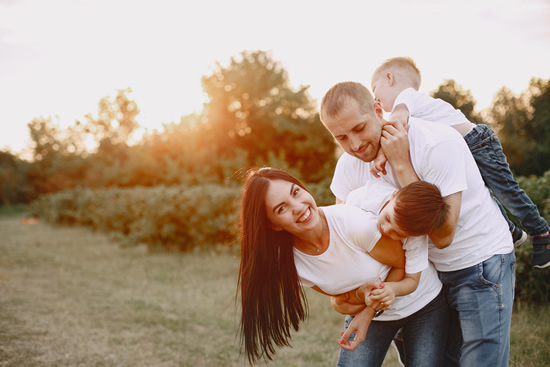 cute-family-playing-summer-field 550